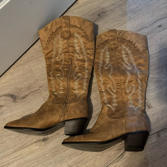 JustFab cowboy boots - Picture 1 of 2
